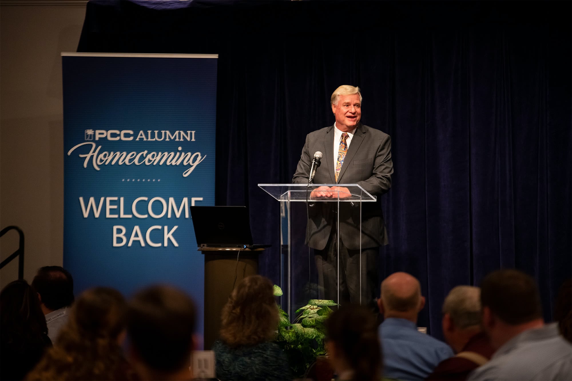 Dr. Jim Schettler speaking at the PCC Alumni Homecoming dinner. 