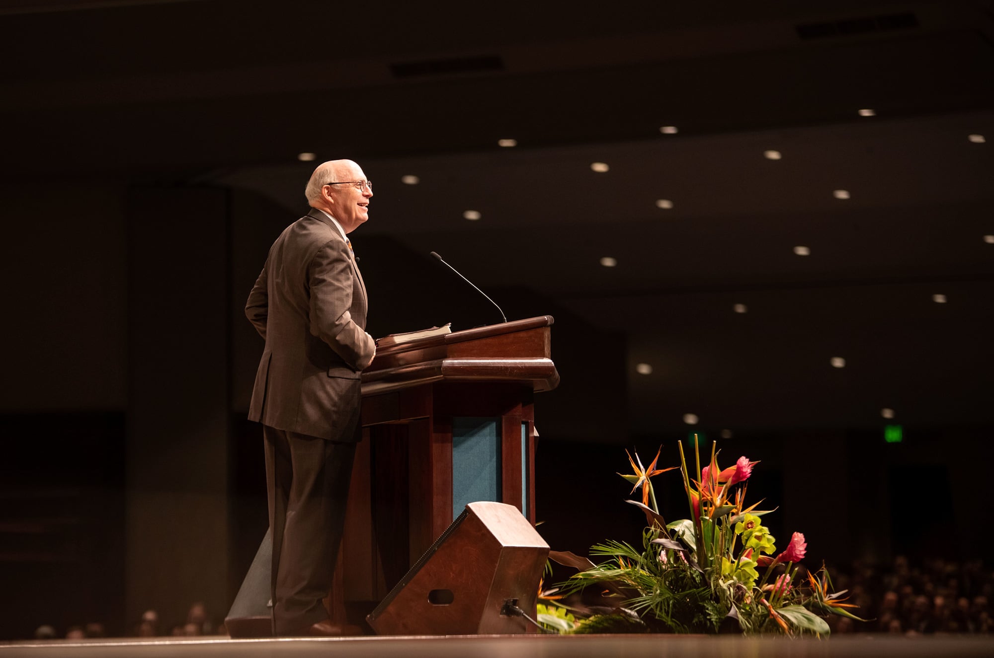Johnny Pope preaching at Bible Conference
