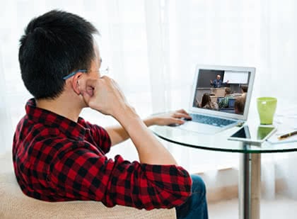 Man watching online classes.
