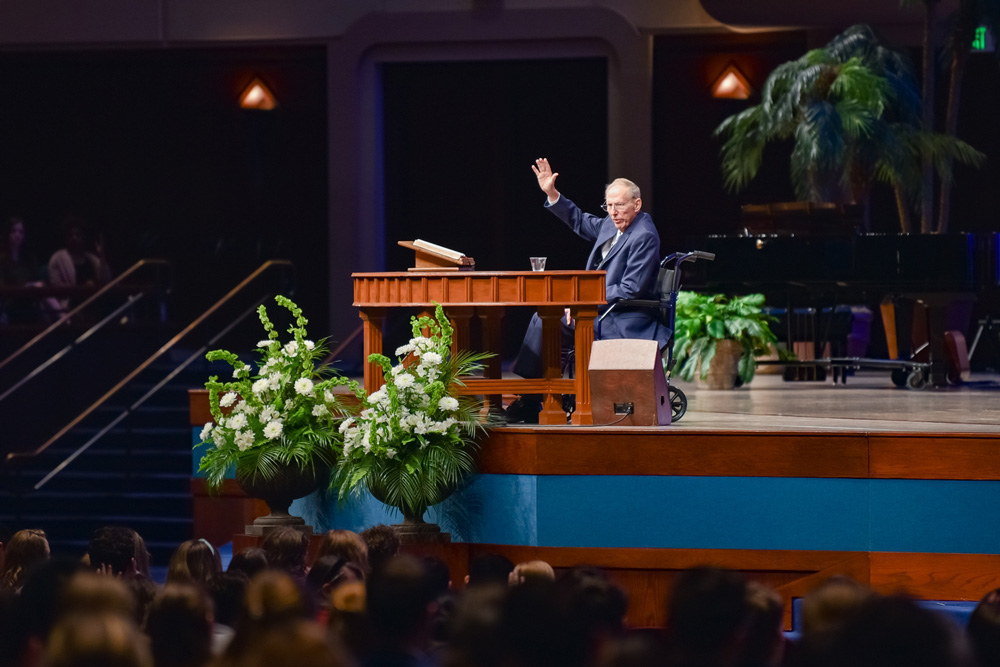 Dr. Rick Flanders preaches at Bible Conference
