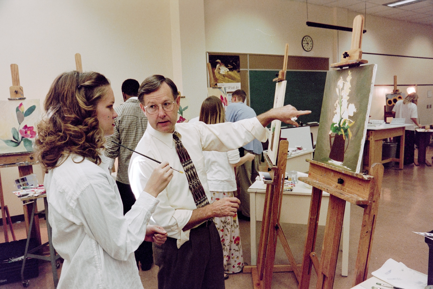 Stan Shimmin helping a student in an art class.