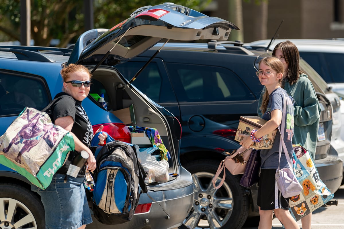 Students moving into the dorms during Welcome Weekend